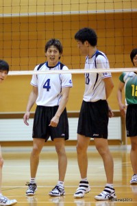 北海学園大学・倉内監督（写真右）、中田コーチとは北海道クラブでともにプレイしている