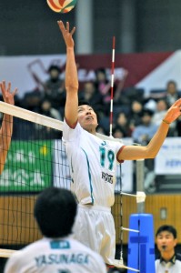今季からスタメンセッターとなった井上俊輔。高身長で強力なサーブとブロックを持つ。