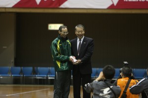2011/12シーズン優勝表彰で、木村会長とともに